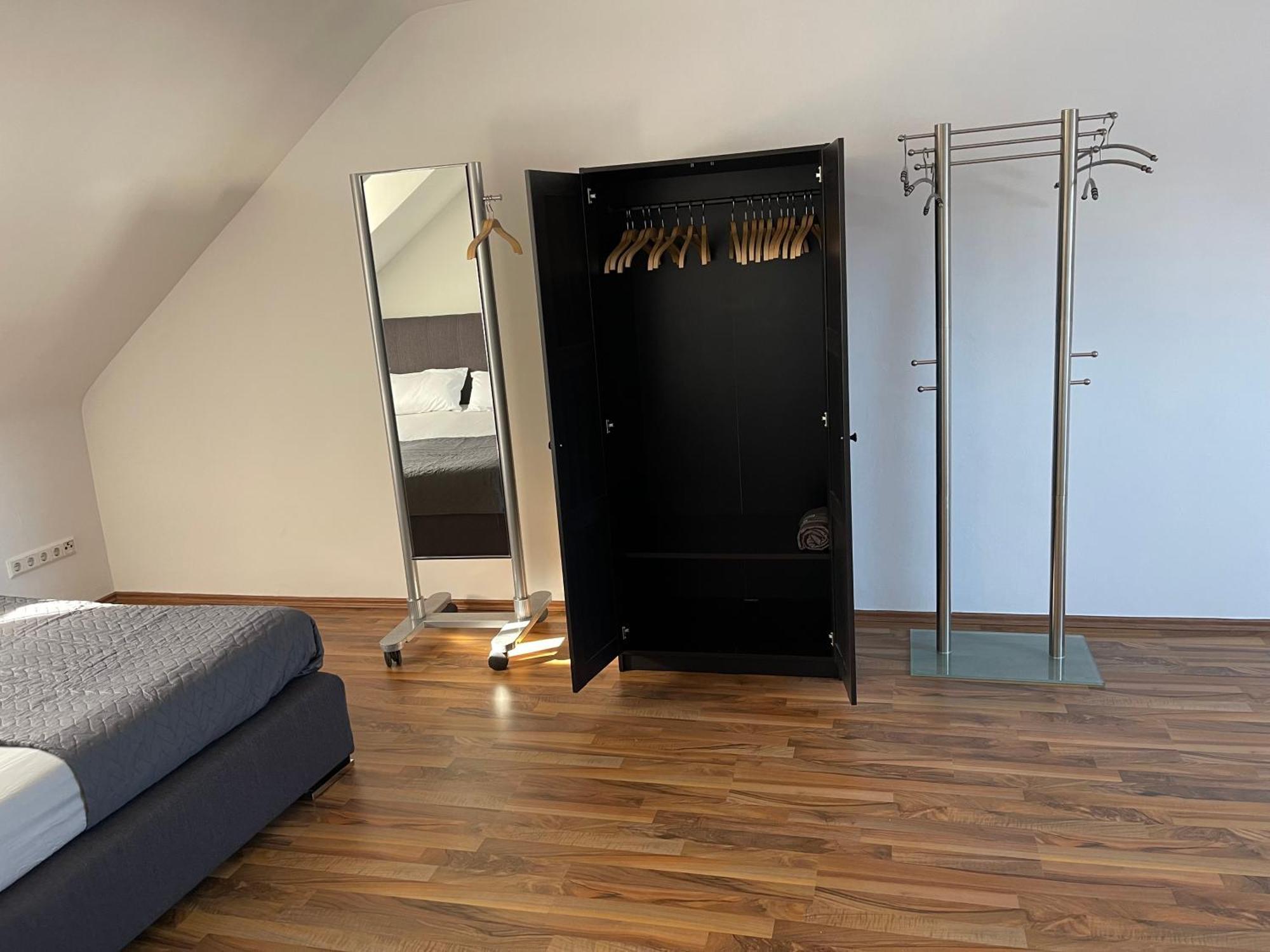 Geraeumige 3-Zimmer-Ferienwohnung Im Herzen Von Kassel Exterior foto