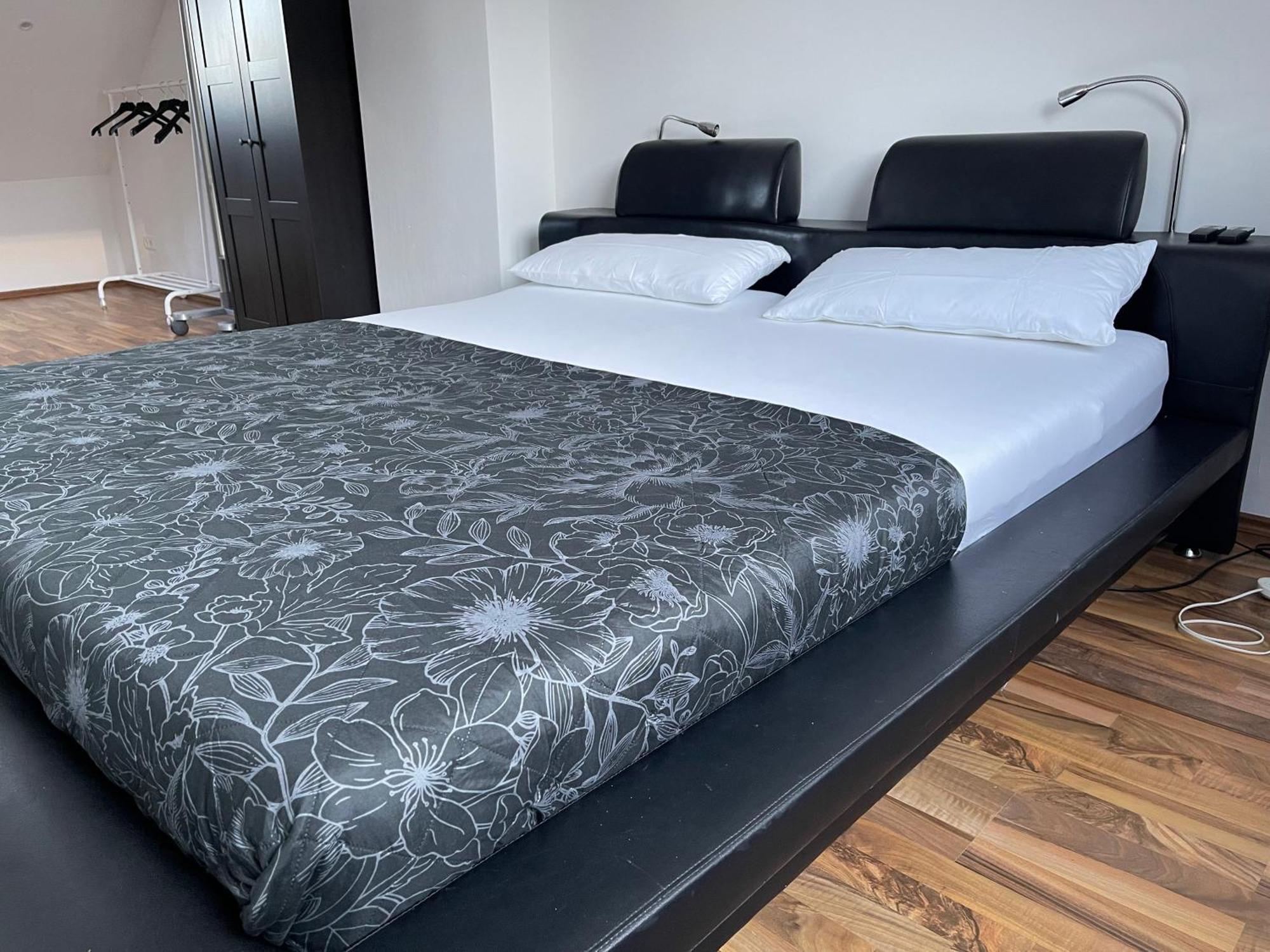 Geraeumige 3-Zimmer-Ferienwohnung Im Herzen Von Kassel Exterior foto
