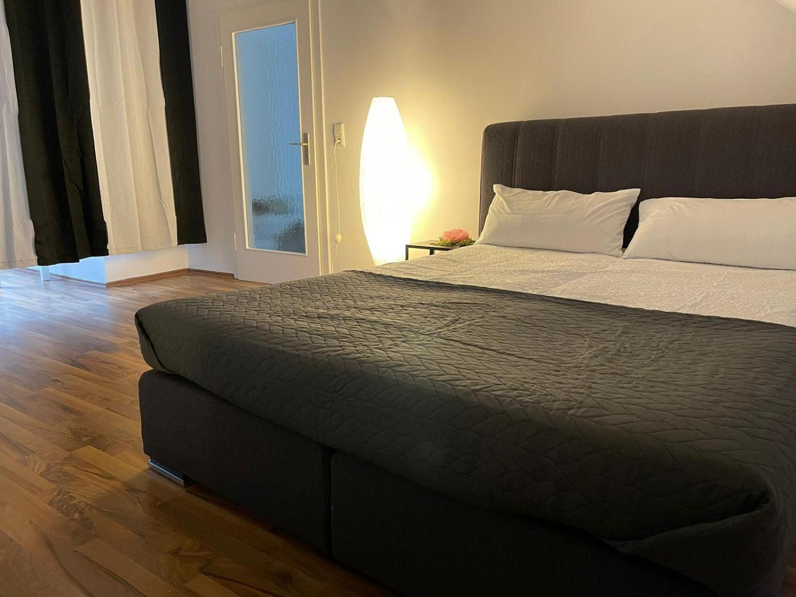 Geraeumige 3-Zimmer-Ferienwohnung Im Herzen Von Kassel Exterior foto