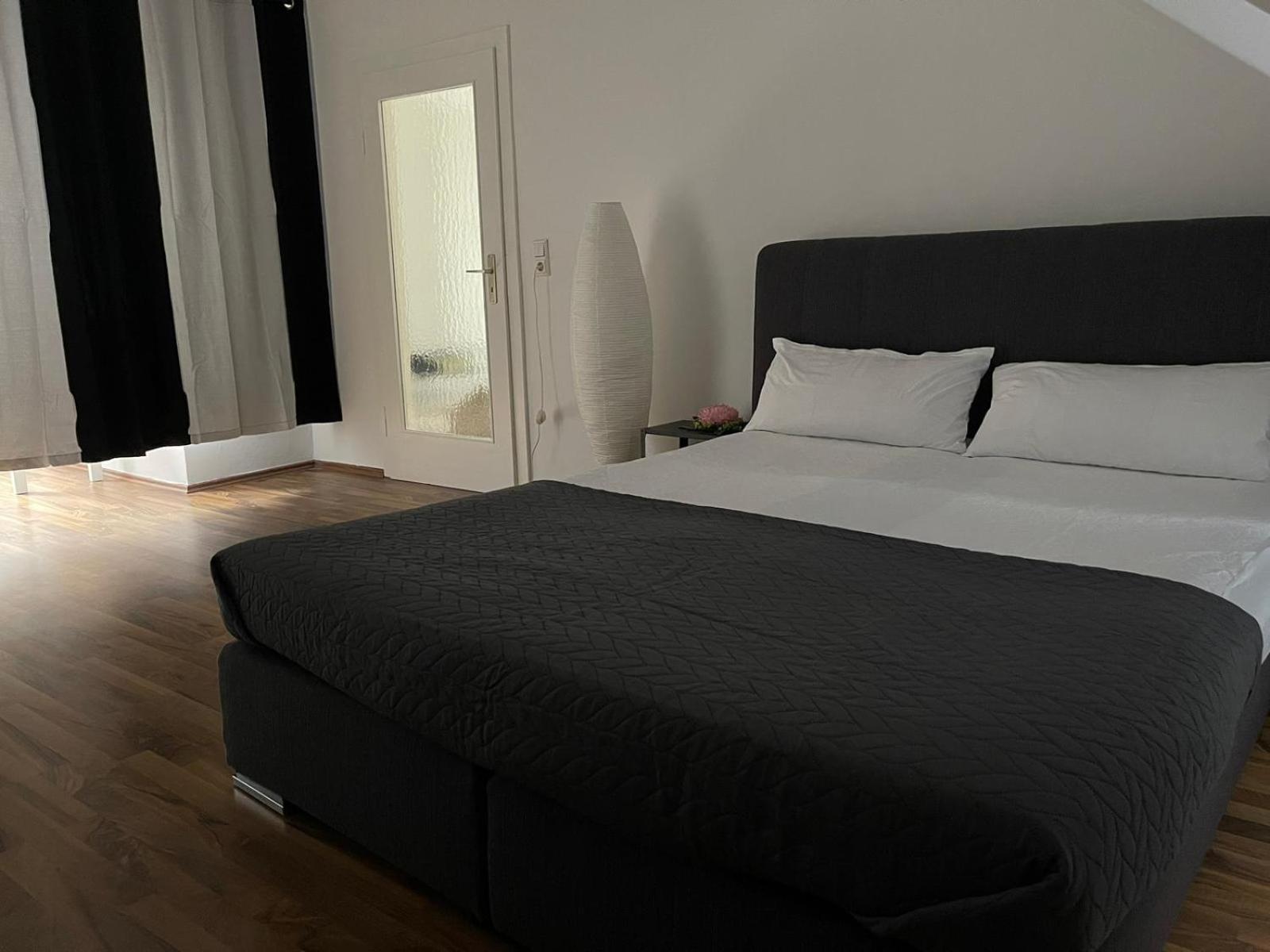 Geraeumige 3-Zimmer-Ferienwohnung Im Herzen Von Kassel Exterior foto