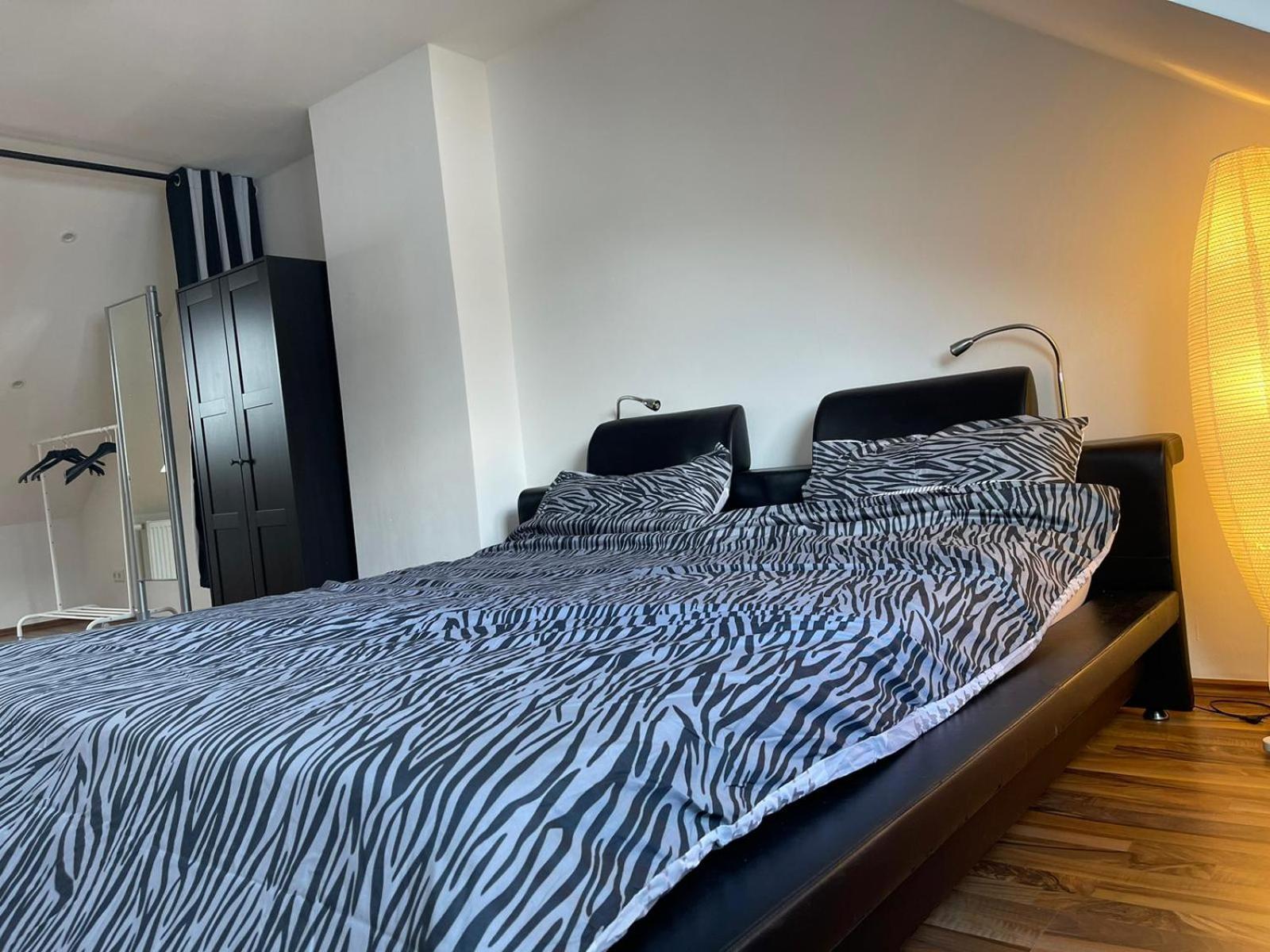 Geraeumige 3-Zimmer-Ferienwohnung Im Herzen Von Kassel Exterior foto