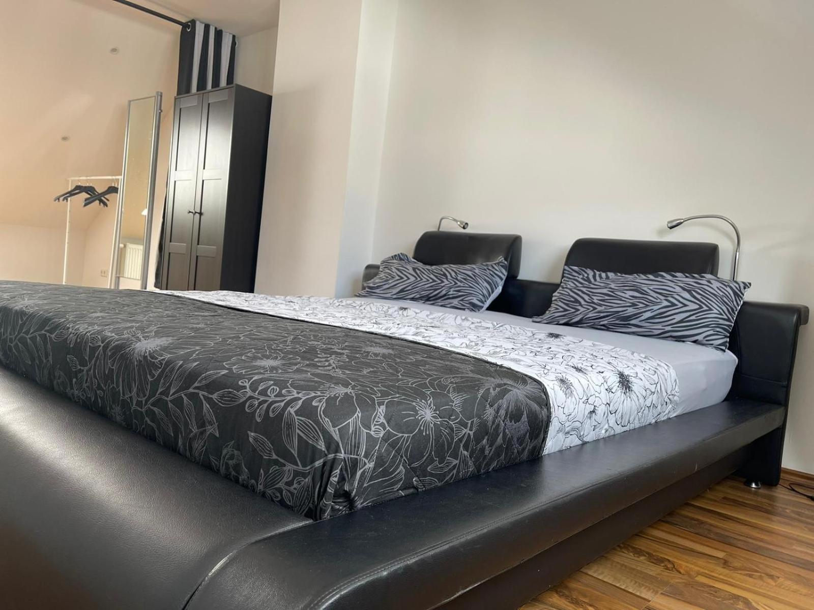 Geraeumige 3-Zimmer-Ferienwohnung Im Herzen Von Kassel Exterior foto