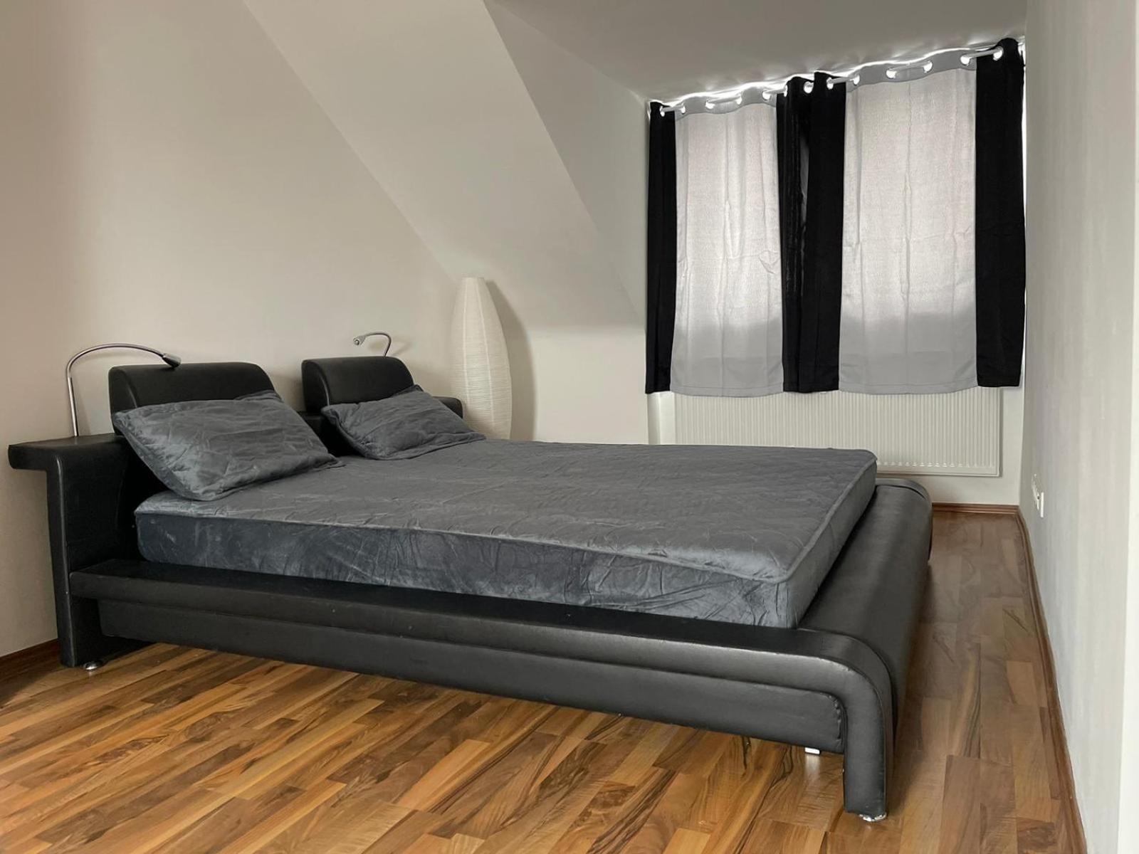 Geraeumige 3-Zimmer-Ferienwohnung Im Herzen Von Kassel Exterior foto