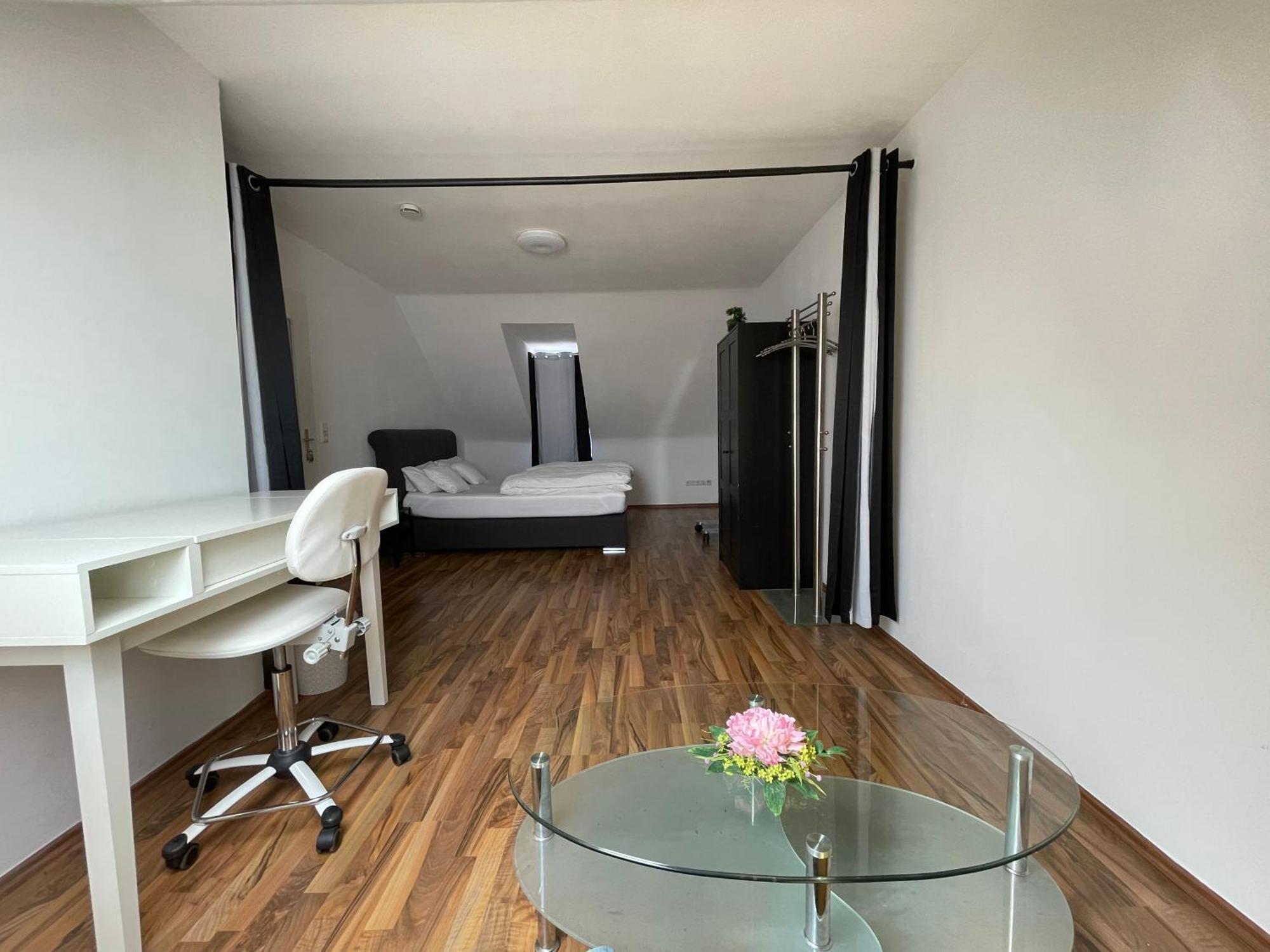 Geraeumige 3-Zimmer-Ferienwohnung Im Herzen Von Kassel Exterior foto
